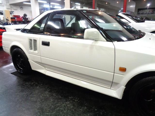ＭＲ２ Ｓ　スーパーホワイトカラーフルエアロノーマルルーフ３Ａ－ＬＵミッドシップエンジン純正５ＭＴミッション専用２本出しマフラーレカロシートＷＯＲＫアルミＲスポイラールーフスポイラー七宝焼エンブレムＴベルト交換済（20枚目）