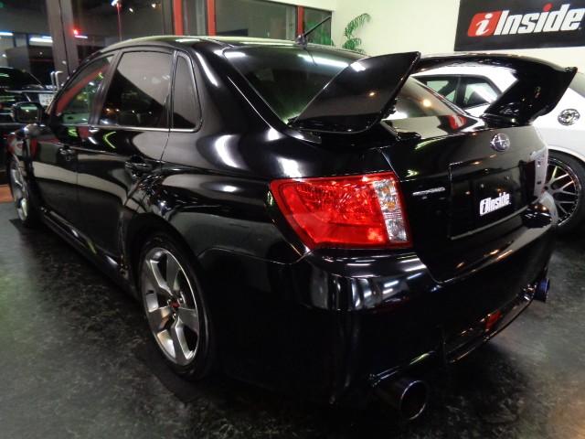 インプレッサ ＷＲＸ　ＳＴｉ　オブシディアンブラックＰカラーＳＴＩエアロＷＪ２０ＢＯＸＥＲターボエンジン６ＭＴ４ＷＤＧＰスポーツマフラーブローオフＴＥＩＮ車高調ＤＣデフコンＳＴＩキャリパーＳＴＩアルミＭＯＭＯステアＳＴＩシート（4枚目）