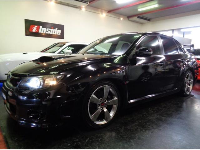 インプレッサ ＷＲＸ　ＳＴｉ　オブシディアンブラックＰカラーＳＴＩエアロＷＪ２０ＢＯＸＥＲターボエンジン６ＭＴ４ＷＤＧＰスポーツマフラーブローオフＴＥＩＮ車高調ＤＣデフコンＳＴＩキャリパーＳＴＩアルミＭＯＭＯステアＳＴＩシート（7枚目）