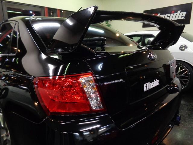 インプレッサ ＷＲＸ　ＳＴｉ　オブシディアンブラックＰカラーＳＴＩエアロＷＪ２０ＢＯＸＥＲターボエンジン６ＭＴ４ＷＤＧＰスポーツマフラーブローオフＴＥＩＮ車高調ＤＣデフコンＳＴＩキャリパーＳＴＩアルミＭＯＭＯステアＳＴＩシート（18枚目）