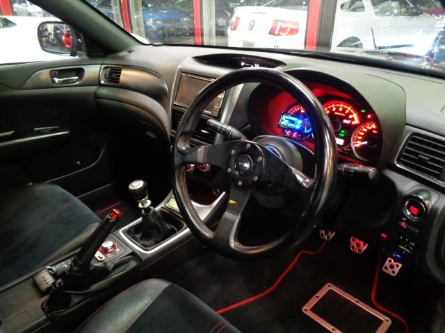 インプレッサ ＷＲＸ　ＳＴｉ　オブシディアンブラックＰカラーＳＴＩエアロＷＪ２０ＢＯＸＥＲターボエンジン６ＭＴ４ＷＤＧＰスポーツマフラーブローオフＴＥＩＮ車高調ＤＣデフコンＳＴＩキャリパーＳＴＩアルミＭＯＭＯステアＳＴＩシート（25枚目）