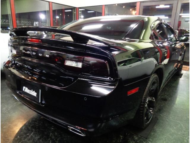 ダッジ・チャージャー ＳＸＴ　後期型ＳＸＴプラス３．６ＶＶＴエンジンパドルＳ黒革シートディスプレイオーディオバックカメラＢＥＡＴＳサウンドパワーシートシートヒーターＢＳＭブラック２０ＡＷクルーズコントロールＣＡＲＦＡＸチェック済（3枚目）