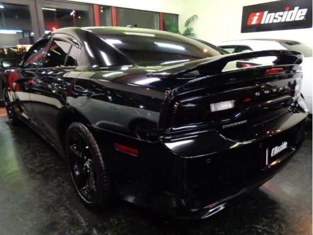 ダッジ・チャージャー ＳＸＴ　後期型ＳＸＴプラス３．６ＶＶＴエンジンパドルＳ黒革シートディスプレイオーディオバックカメラＢＥＡＴＳサウンドパワーシートシートヒーターＢＳＭブラック２０ＡＷクルーズコントロールＣＡＲＦＡＸチェック済（4枚目）