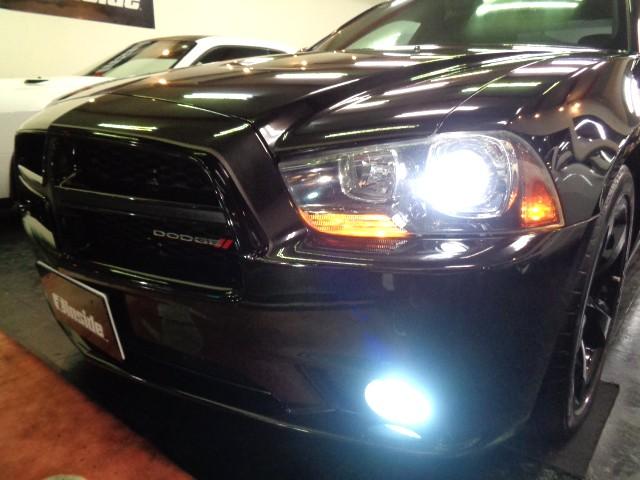 ダッジ・チャージャー ＳＸＴ　後期型ＳＸＴプラス３．６ＶＶＴエンジンパドルＳ黒革シートディスプレイオーディオバックカメラＢＥＡＴＳサウンドパワーシートシートヒーターＢＳＭブラック２０ＡＷクルーズコントロールＣＡＲＦＡＸチェック済（6枚目）