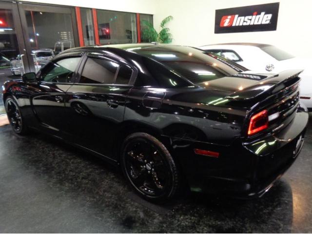 ダッジ・チャージャー ＳＸＴ　後期型ＳＸＴプラス３．６ＶＶＴエンジンパドルＳ黒革シートディスプレイオーディオバックカメラＢＥＡＴＳサウンドパワーシートシートヒーターＢＳＭブラック２０ＡＷクルーズコントロールＣＡＲＦＡＸチェック済（21枚目）