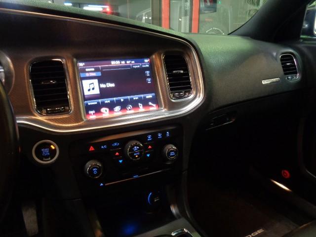 ダッジ・チャージャー ＳＸＴ　後期型ＳＸＴプラス３．６ＶＶＴエンジンパドルＳ黒革シートディスプレイオーディオバックカメラＢＥＡＴＳサウンドパワーシートシートヒーターＢＳＭブラック２０ＡＷクルーズコントロールＣＡＲＦＡＸチェック済（25枚目）