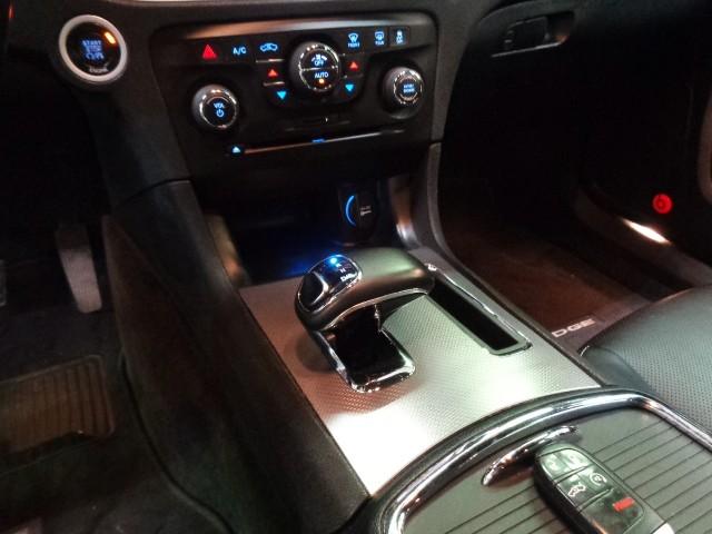 ダッジ・チャージャー ＳＸＴ　後期型ＳＸＴプラス３．６ＶＶＴエンジンパドルＳ黒革シートディスプレイオーディオバックカメラＢＥＡＴＳサウンドパワーシートシートヒーターＢＳＭブラック２０ＡＷクルーズコントロールＣＡＲＦＡＸチェック済（27枚目）