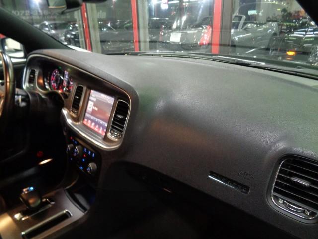 ダッジ・チャージャー ＳＸＴ　後期型ＳＸＴプラス３．６ＶＶＴエンジンパドルＳ黒革シートディスプレイオーディオバックカメラＢＥＡＴＳサウンドパワーシートシートヒーターＢＳＭブラック２０ＡＷクルーズコントロールＣＡＲＦＡＸチェック済（30枚目）