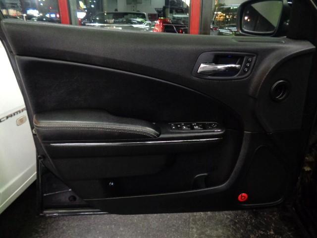 ダッジ・チャージャー ＳＸＴ　後期型ＳＸＴプラス３．６ＶＶＴエンジンパドルＳ黒革シートディスプレイオーディオバックカメラＢＥＡＴＳサウンドパワーシートシートヒーターＢＳＭブラック２０ＡＷクルーズコントロールＣＡＲＦＡＸチェック済（35枚目）