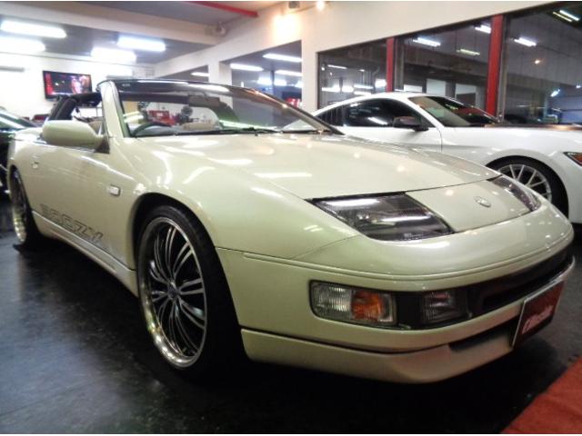 フェアレディＺ コンバーチブル　ＶＧ３０ＤＥＶ６エンジン純正５ＭＴミッション４本出しマフラーＴＥＩＮ車高調対向キャリパーＳＴＥＩＮＥＲ１９アルミホワイトパールカラーブラックＴＯＰホワイトベージュレザーインテリアＨＩＤＴベルト交換済（2枚目）