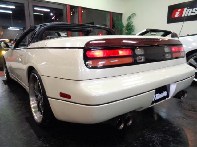 フェアレディＺ コンバーチブル　ＶＧ３０ＤＥＶ６エンジン純正５ＭＴミッション４本出しマフラーＴＥＩＮ車高調対向キャリパーＳＴＥＩＮＥＲ１９アルミホワイトパールカラーブラックＴＯＰホワイトベージュレザーインテリアＨＩＤＴベルト交換済（12枚目）