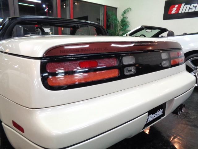 フェアレディＺ コンバーチブル　ＶＧ３０ＤＥＶ６エンジン純正５ＭＴミッション４本出しマフラーＴＥＩＮ車高調対向キャリパーＳＴＥＩＮＥＲ１９アルミホワイトパールカラーブラックＴＯＰホワイトベージュレザーインテリアＨＩＤＴベルト交換済（18枚目）