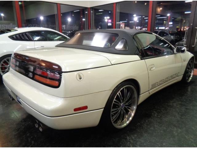 フェアレディＺ コンバーチブル　ＶＧ３０ＤＥＶ６エンジン純正５ＭＴミッション４本出しマフラーＴＥＩＮ車高調対向キャリパーＳＴＥＩＮＥＲ１９アルミホワイトパールカラーブラックＴＯＰホワイトベージュレザーインテリアＨＩＤＴベルト交換済（28枚目）