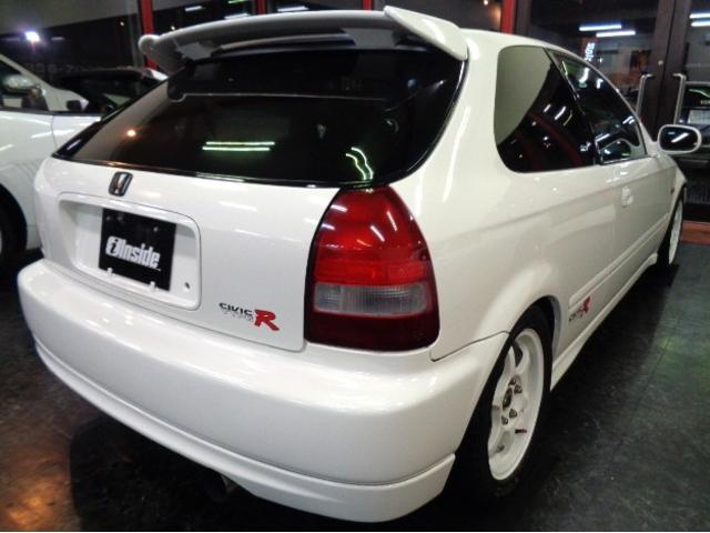 シビック タイプＲ　後期モデルチャンピオンシップホワイトカラーＢ１６Ｂ型ＶＴＥＣエンジンＥＸマニマフラーＢＬＩＴＺ車高調タワーバー赤レカロシートインテリアＤＥＦＩメーターＳＳＲアルミエアロボンネットＭＯＭＯステアＨＩＤ（3枚目）