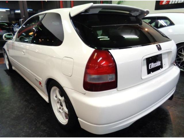 シビック タイプＲ　後期モデルチャンピオンシップホワイトカラーＢ１６Ｂ型ＶＴＥＣエンジンＥＸマニマフラーＢＬＩＴＺ車高調タワーバー赤レカロシートインテリアＤＥＦＩメーターＳＳＲアルミエアロボンネットＭＯＭＯステアＨＩＤ（4枚目）