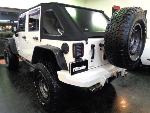 ジープ・ラングラーアンリミテッド スポーツ　３．８Ｖ６エンジンパートタイム４ＷＤ黒幌ＴＯＰオーバーフェンダＢＡＴＴＬＥＺマフラーリフトＵＰサスアイアンバンパー電動ウインチＸＤ１７アルミブロックタイヤ電動サイドステップＬＥＤライトＬＥＤフォグナビ（4枚目）