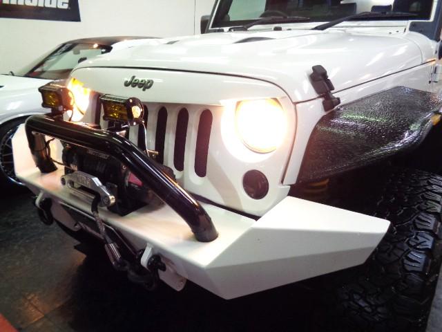 ジープ・ラングラーアンリミテッド スポーツ　３．８Ｖ６エンジンパートタイム４ＷＤ黒幌ＴＯＰオーバーフェンダＢＡＴＴＬＥＺマフラーリフトＵＰサスアイアンバンパー電動ウインチＸＤ１７アルミブロックタイヤ電動サイドステップＬＥＤライトＬＥＤフォグナビ（6枚目）