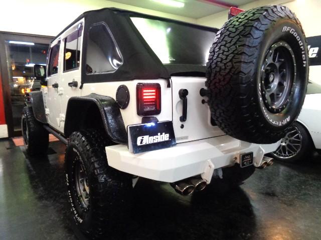 ジープ・ラングラーアンリミテッド スポーツ　３．８Ｖ６エンジンパートタイム４ＷＤ黒幌ＴＯＰオーバーフェンダＢＡＴＴＬＥＺマフラーリフトＵＰサスアイアンバンパー電動ウインチＸＤ１７アルミブロックタイヤ電動サイドステップＬＥＤライトＬＥＤフォグナビ（12枚目）