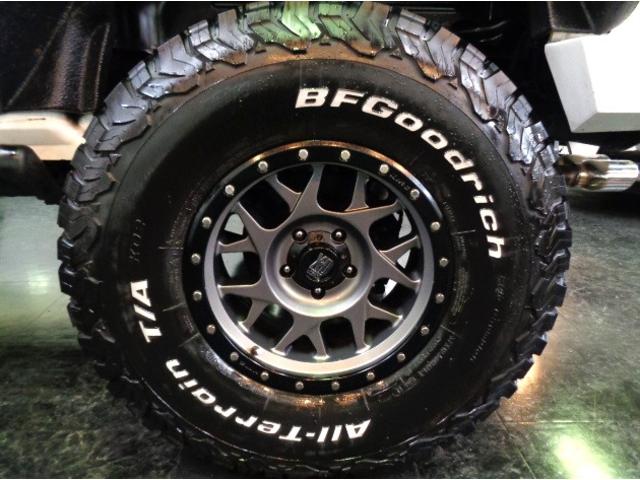 ジープ・ラングラーアンリミテッド スポーツ　３．８Ｖ６エンジンパートタイム４ＷＤ黒幌ＴＯＰオーバーフェンダＢＡＴＴＬＥＺマフラーリフトＵＰサスアイアンバンパー電動ウインチＸＤ１７アルミブロックタイヤ電動サイドステップＬＥＤライトＬＥＤフォグナビ（30枚目）