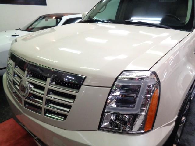 キャデラックエスカレード ベースグレード　ＥＳＶロングボディフルエアロ６．２Ｖ８エンジン４ＷＤ白革シートガラスＳＲナビＴＶバックサイドカメラクルーズＣパワーシートシートヒーターエアコンフリップダウンモニタ２２アルミＬＥＤライト１ナンバー登録（5枚目）
