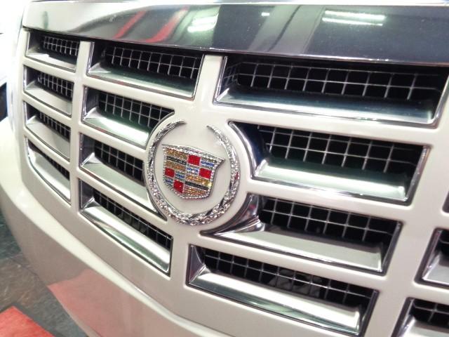 キャデラックエスカレード ベースグレード　ＥＳＶロングボディフルエアロ６．２Ｖ８エンジン４ＷＤ白革シートガラスＳＲナビＴＶバックサイドカメラクルーズＣパワーシートシートヒーターエアコンフリップダウンモニタ２２アルミＬＥＤライト１ナンバー登録（10枚目）