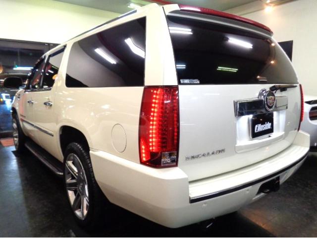 キャデラックエスカレード ベースグレード　ＥＳＶロングボディフルエアロ６．２Ｖ８エンジン４ＷＤ白革シートガラスＳＲナビＴＶバックサイドカメラクルーズＣパワーシートシートヒーターエアコンフリップダウンモニタ２２アルミＬＥＤライト１ナンバー登録（13枚目）