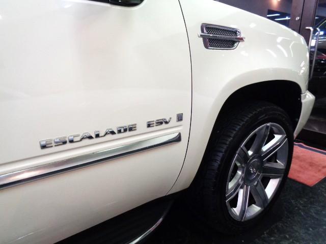 キャデラックエスカレード ベースグレード　ＥＳＶロングボディフルエアロ６．２Ｖ８エンジン４ＷＤ白革シートガラスＳＲナビＴＶバックサイドカメラクルーズＣパワーシートシートヒーターエアコンフリップダウンモニタ２２アルミＬＥＤライト１ナンバー登録（19枚目）