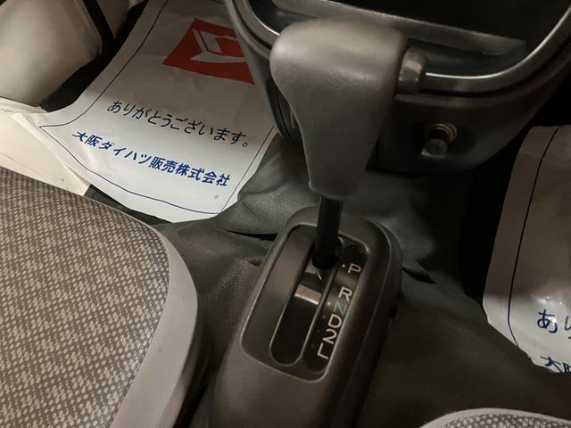 ハイゼットトラック エアコン・パワステスペシャル　３速オートマ車・ＡＭラジオ　３速オートマ車・純正ＡＭラジオ・エアコン・パワ－ステアリング・マット・バイザ－装備（10枚目）