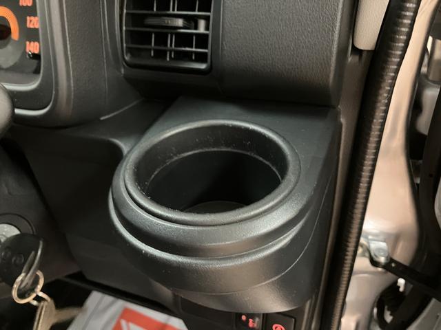 ハイゼットカーゴ ＤＸ／１年保証／１．６万キロ／Ｂｌｕｅｔｏｏｔｈ／　１年間走行距離無制限保証／１．６万キロ／４速オートマチック／キーレスエントリー／パワーウインドウ／集中ドアロック／プライバシーガラス／純正ＣＤステレオ／Ｂｌｕｅｔｏｏｔｈ／アイドリングストップ／（33枚目）
