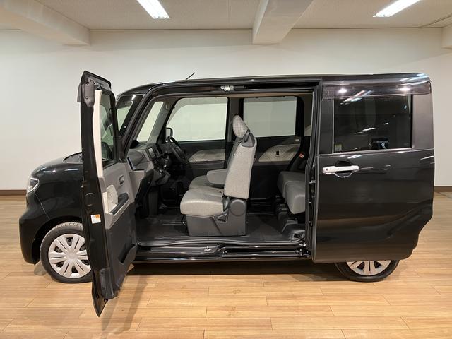 助手席側の柱をドアに埋め込んだミラクルオープンドアになっています☆開口部は大きくなっていますので乗り降りが大変しやすくなっています☆車への乗り降りが大変な方にも好評ですよ！！