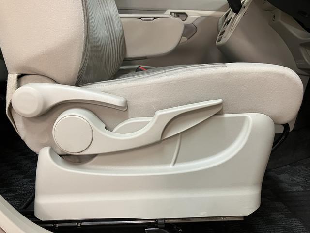 運転席シートリフター装備しています★細かくドライビングポジションを設定できるので運転し易く、疲れにくいですね♪