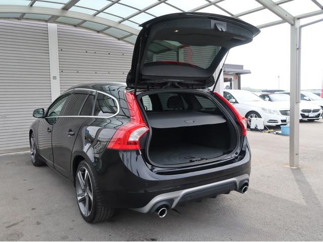 Ｖ６０ Ｔ４　Ｒデザイン　後期モデル　セーフティＰＫＧ　Ｒデザイン専用エクステリア＆専用１８インチＡＷ＆専用黒革Ｓｐｏｒｔシート＆専用サス　アダプティブクルコン　衝突軽減Ｂ　純正ナビＴＶ　ＢＴオーディオ　バックカメラ　ＥＴＣ（77枚目）