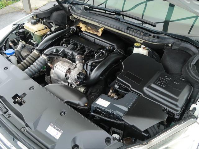 ５０８ ＳＷ　グリフ　実走行４２４００ｋｍ　ヘッドアップディスプレイ　電動リアゲート　黒本革Ｓｐｏｒｔシート　１７インチＡＷ　ガラスルーフ　クルコン　スマートキー　ＨＤＤナビ　ＢＴオーディオ　バックカメラ　半年保証付（17枚目）