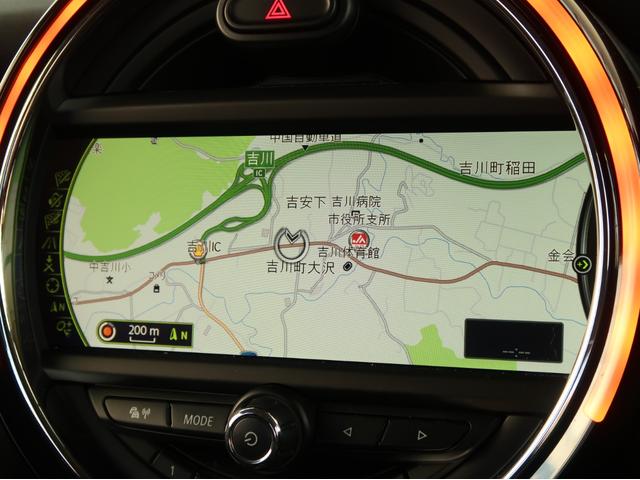 ＭＩＮＩ クーパーＳ　ターボ　ブラックルーフ　ＬＥＤヘッドライト　ＬＥＤフォグ　純正ＨＤＤナビ　ＢＴオーディオ＆ハンズフリー　１６インチＡＷ　クロームラインインテリア　ライトパッケージ　１オーナー　禁煙車　半年保証付（9枚目）