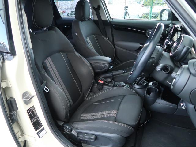 ＭＩＮＩ クーパーＳ　ターボ　ブラックルーフ　ＬＥＤヘッドライト　ＬＥＤフォグ　純正ＨＤＤナビ　ＢＴオーディオ＆ハンズフリー　１６インチＡＷ　クロームラインインテリア　ライトパッケージ　１オーナー　禁煙車　半年保証付（12枚目）