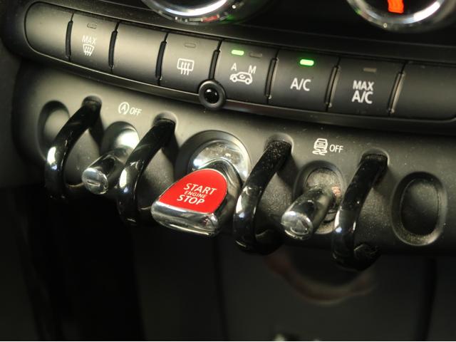 ＭＩＮＩ クーパーＳ　ターボ　ブラックルーフ　ＬＥＤヘッドライト　ＬＥＤフォグ　純正ＨＤＤナビ　ＢＴオーディオ＆ハンズフリー　１６インチＡＷ　クロームラインインテリア　ライトパッケージ　１オーナー　禁煙車　半年保証付（13枚目）