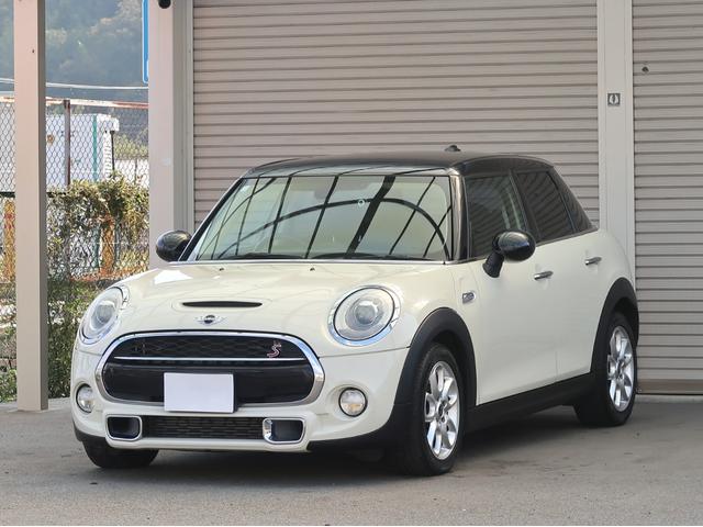 ＭＩＮＩ クーパーＳ　ターボ　ブラックルーフ　ＬＥＤヘッドライト　ＬＥＤフォグ　純正ＨＤＤナビ　ＢＴオーディオ＆ハンズフリー　１６インチＡＷ　クロームラインインテリア　ライトパッケージ　１オーナー　禁煙車　半年保証付（22枚目）