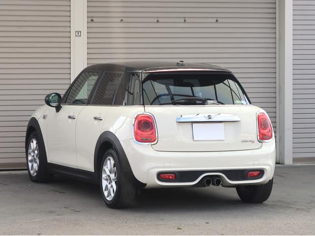 ＭＩＮＩ クーパーＳ　ターボ　ブラックルーフ　ＬＥＤヘッドライト　ＬＥＤフォグ　純正ＨＤＤナビ　ＢＴオーディオ＆ハンズフリー　１６インチＡＷ　クロームラインインテリア　ライトパッケージ　１オーナー　禁煙車　半年保証付（24枚目）