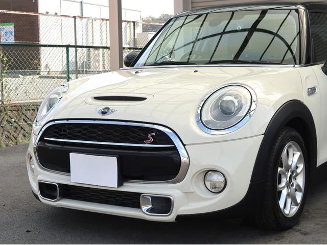 ＭＩＮＩ クーパーＳ　ターボ　ブラックルーフ　ＬＥＤヘッドライト　ＬＥＤフォグ　純正ＨＤＤナビ　ＢＴオーディオ＆ハンズフリー　１６インチＡＷ　クロームラインインテリア　ライトパッケージ　１オーナー　禁煙車　半年保証付（26枚目）