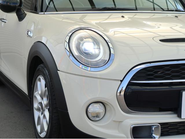 ＭＩＮＩ クーパーＳ　ターボ　ブラックルーフ　ＬＥＤヘッドライト　ＬＥＤフォグ　純正ＨＤＤナビ　ＢＴオーディオ＆ハンズフリー　１６インチＡＷ　クロームラインインテリア　ライトパッケージ　１オーナー　禁煙車　半年保証付（27枚目）