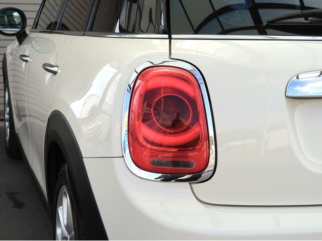 ＭＩＮＩ クーパーＳ　ターボ　ブラックルーフ　ＬＥＤヘッドライト　ＬＥＤフォグ　純正ＨＤＤナビ　ＢＴオーディオ＆ハンズフリー　１６インチＡＷ　クロームラインインテリア　ライトパッケージ　１オーナー　禁煙車　半年保証付（39枚目）
