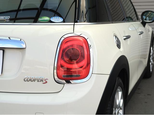 ＭＩＮＩ クーパーＳ　ターボ　ブラックルーフ　ＬＥＤヘッドライト　ＬＥＤフォグ　純正ＨＤＤナビ　ＢＴオーディオ＆ハンズフリー　１６インチＡＷ　クロームラインインテリア　ライトパッケージ　１オーナー　禁煙車　半年保証付（40枚目）
