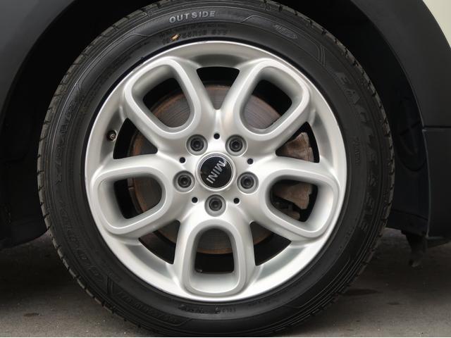 ＭＩＮＩ クーパーＳ　ターボ　ブラックルーフ　ＬＥＤヘッドライト　ＬＥＤフォグ　純正ＨＤＤナビ　ＢＴオーディオ＆ハンズフリー　１６インチＡＷ　クロームラインインテリア　ライトパッケージ　１オーナー　禁煙車　半年保証付（44枚目）