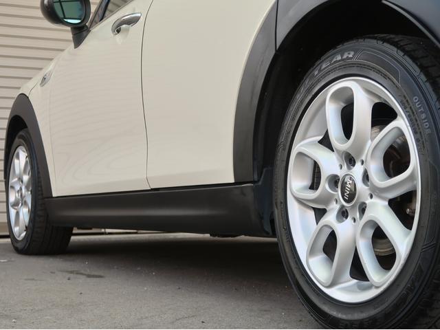 ＭＩＮＩ クーパーＳ　ターボ　ブラックルーフ　ＬＥＤヘッドライト　ＬＥＤフォグ　純正ＨＤＤナビ　ＢＴオーディオ＆ハンズフリー　１６インチＡＷ　クロームラインインテリア　ライトパッケージ　１オーナー　禁煙車　半年保証付（46枚目）