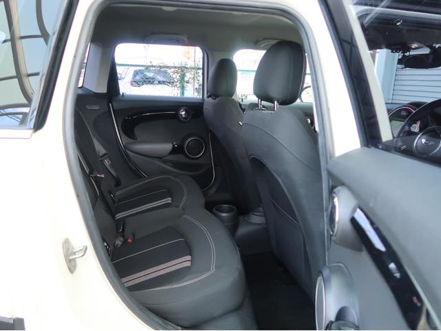 ＭＩＮＩ クーパーＳ　ターボ　ブラックルーフ　ＬＥＤヘッドライト　ＬＥＤフォグ　純正ＨＤＤナビ　ＢＴオーディオ＆ハンズフリー　１６インチＡＷ　クロームラインインテリア　ライトパッケージ　１オーナー　禁煙車　半年保証付（48枚目）