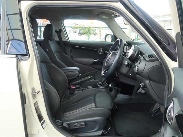 ＭＩＮＩ クーパーＳ　ターボ　ブラックルーフ　ＬＥＤヘッドライト　ＬＥＤフォグ　純正ＨＤＤナビ　ＢＴオーディオ＆ハンズフリー　１６インチＡＷ　クロームラインインテリア　ライトパッケージ　１オーナー　禁煙車　半年保証付（49枚目）