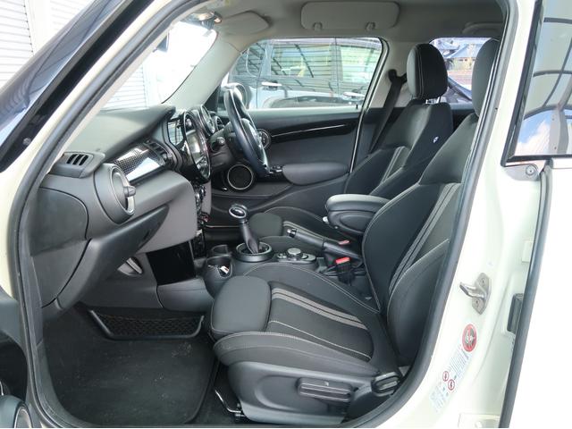 ＭＩＮＩ クーパーＳ　ターボ　ブラックルーフ　ＬＥＤヘッドライト　ＬＥＤフォグ　純正ＨＤＤナビ　ＢＴオーディオ＆ハンズフリー　１６インチＡＷ　クロームラインインテリア　ライトパッケージ　１オーナー　禁煙車　半年保証付（50枚目）