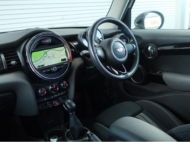 ＭＩＮＩ クーパーＳ　ターボ　ブラックルーフ　ＬＥＤヘッドライト　ＬＥＤフォグ　純正ＨＤＤナビ　ＢＴオーディオ＆ハンズフリー　１６インチＡＷ　クロームラインインテリア　ライトパッケージ　１オーナー　禁煙車　半年保証付（54枚目）