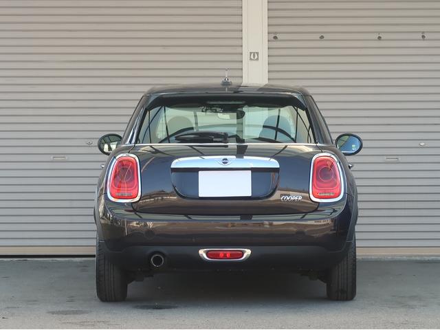 ＭＩＮＩ クーパー　５ドア　ミントパッケージ　ＬＥＤヘッドライト＆ＬＥＤフォグランプ　ドライビングモード　ナビパッケージ　ＢＴオーディオ＆ハンズフリー　アームレスト　クロームラインインテリア　ライトパッケージ　禁煙車（24枚目）