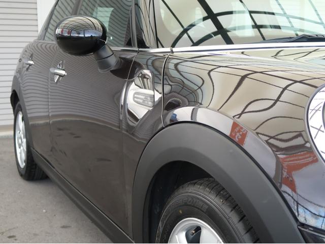 ＭＩＮＩ クーパー　５ドア　ミントパッケージ　ＬＥＤヘッドライト＆ＬＥＤフォグランプ　ドライビングモード　ナビパッケージ　ＢＴオーディオ＆ハンズフリー　アームレスト　クロームラインインテリア　ライトパッケージ　禁煙車（29枚目）